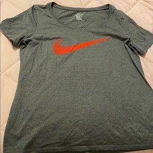 Women’s nike tee